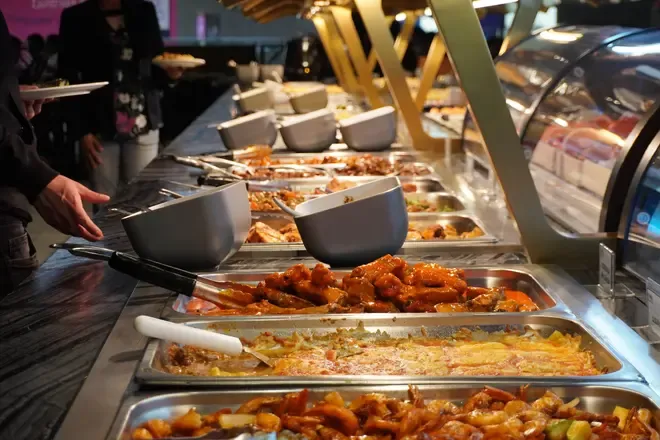 Línea de buffet caliente de Wok Garden